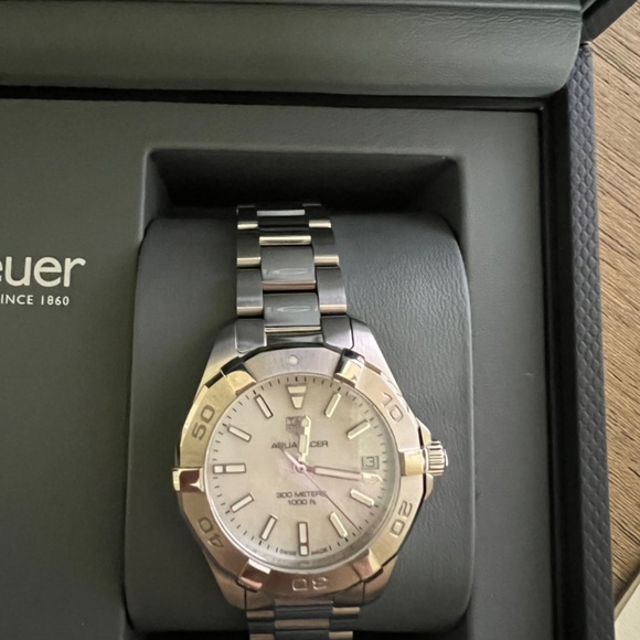 TAG HEUER Aquaracer Quartz 32mm Ladies Watch - Picture 2 of 3
